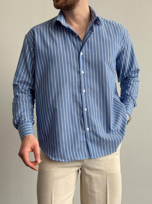 Oversize Fit Mavi Beyaz Çizgili Gömlek – Modern ve Rahat Stil