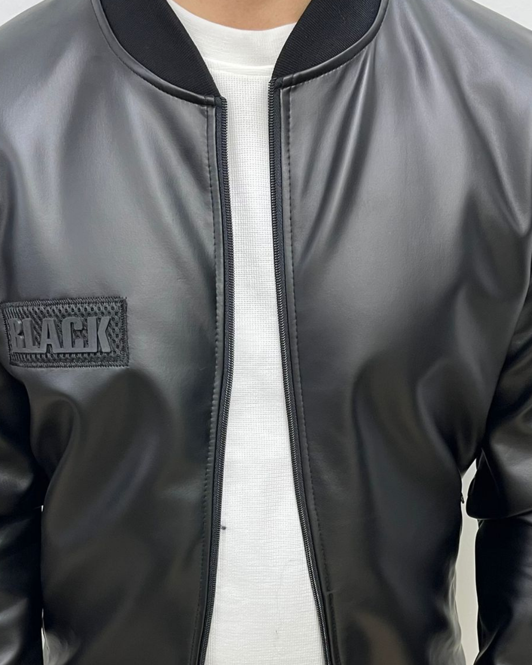 Faux Leather Bomber – Sert Duruş, Net Stil