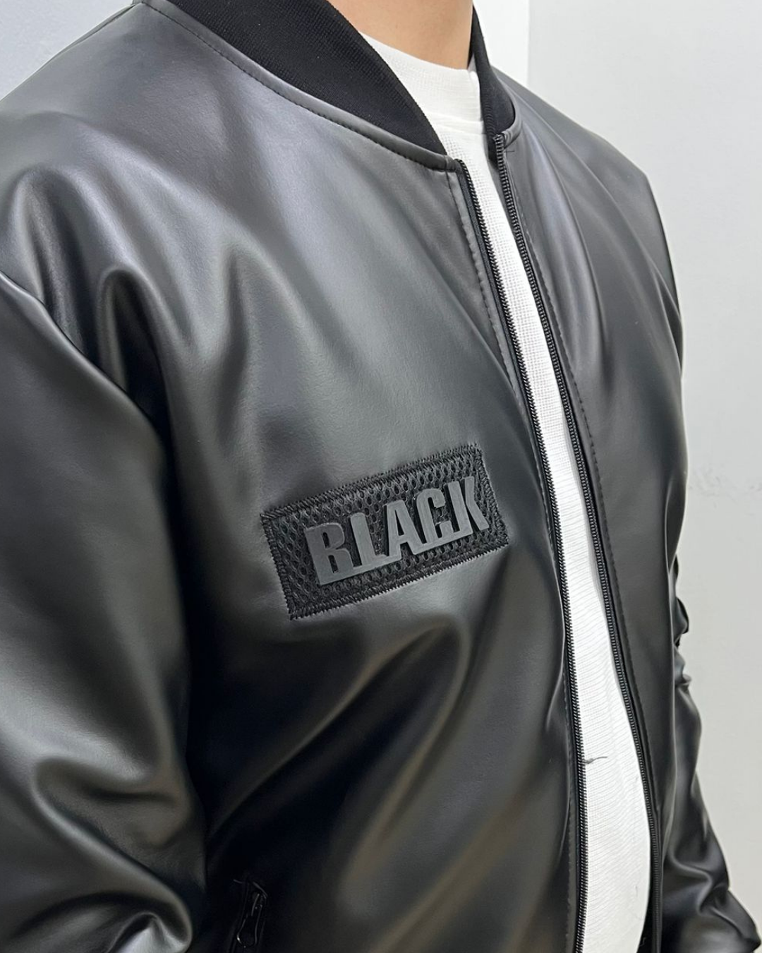 Faux Leather Bomber – Sert Duruş, Net Stil