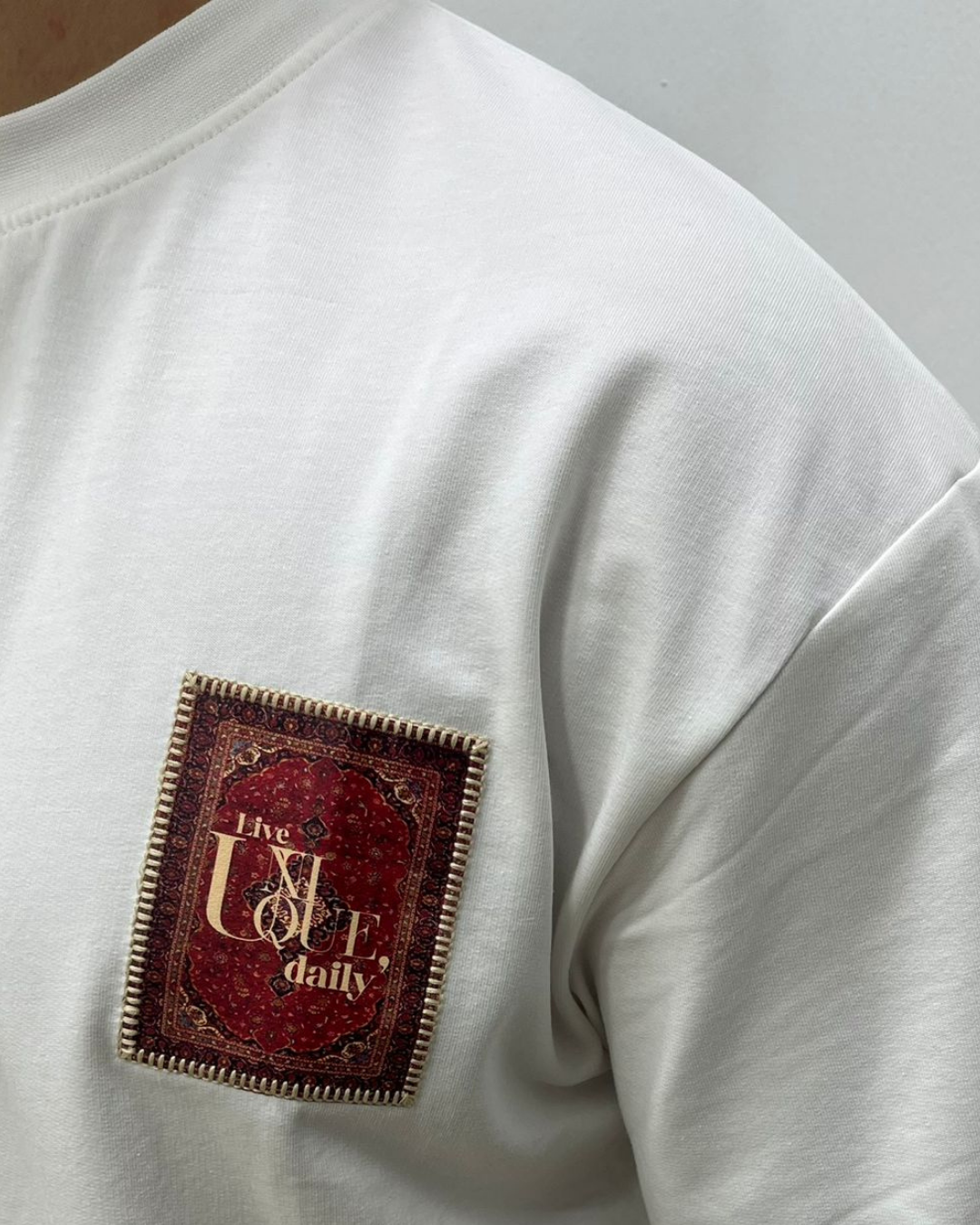 Halı Desen Patch Detaylı Siyah Oversize Tişört