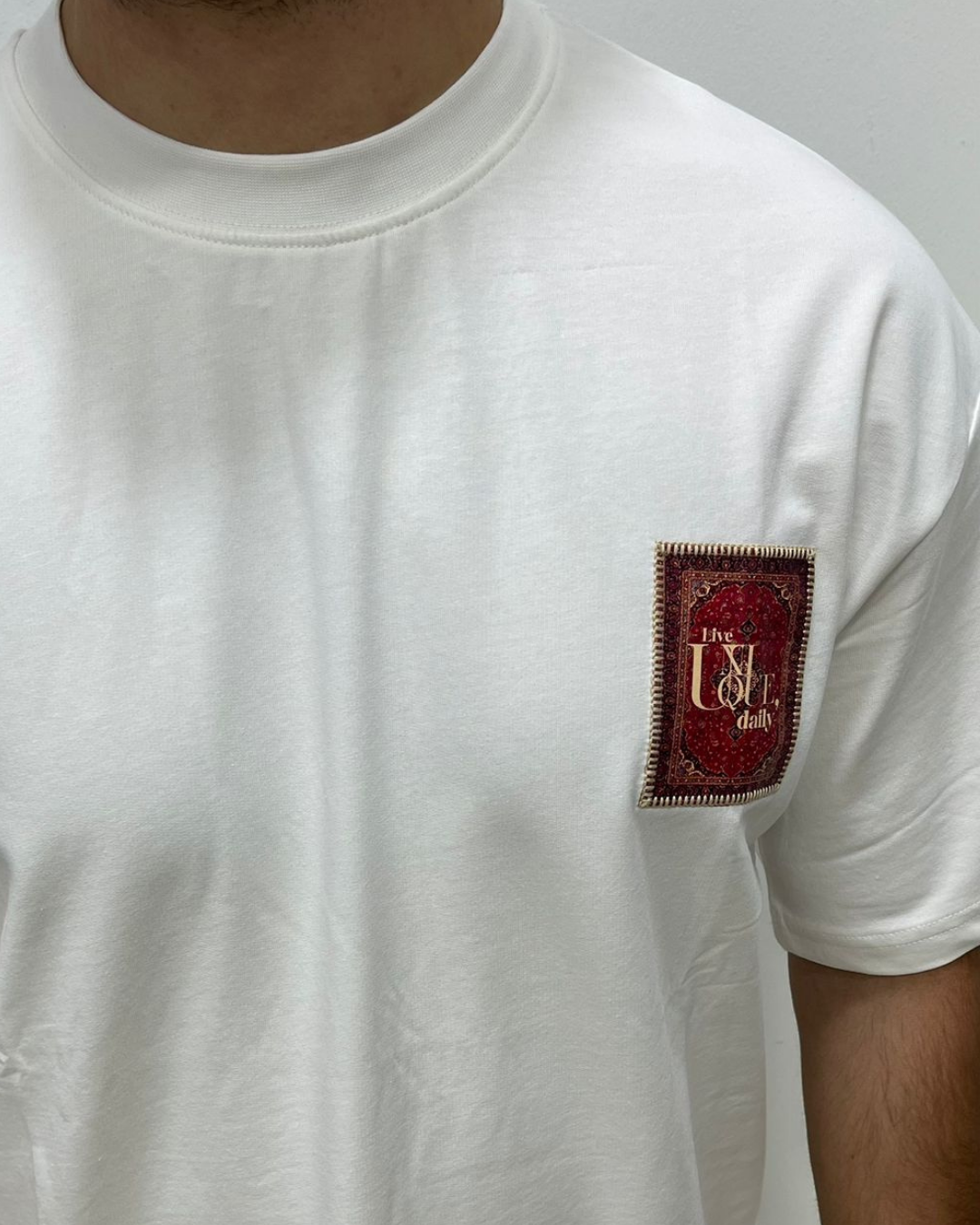 Halı Desen Patch Detaylı Siyah Oversize Tişört