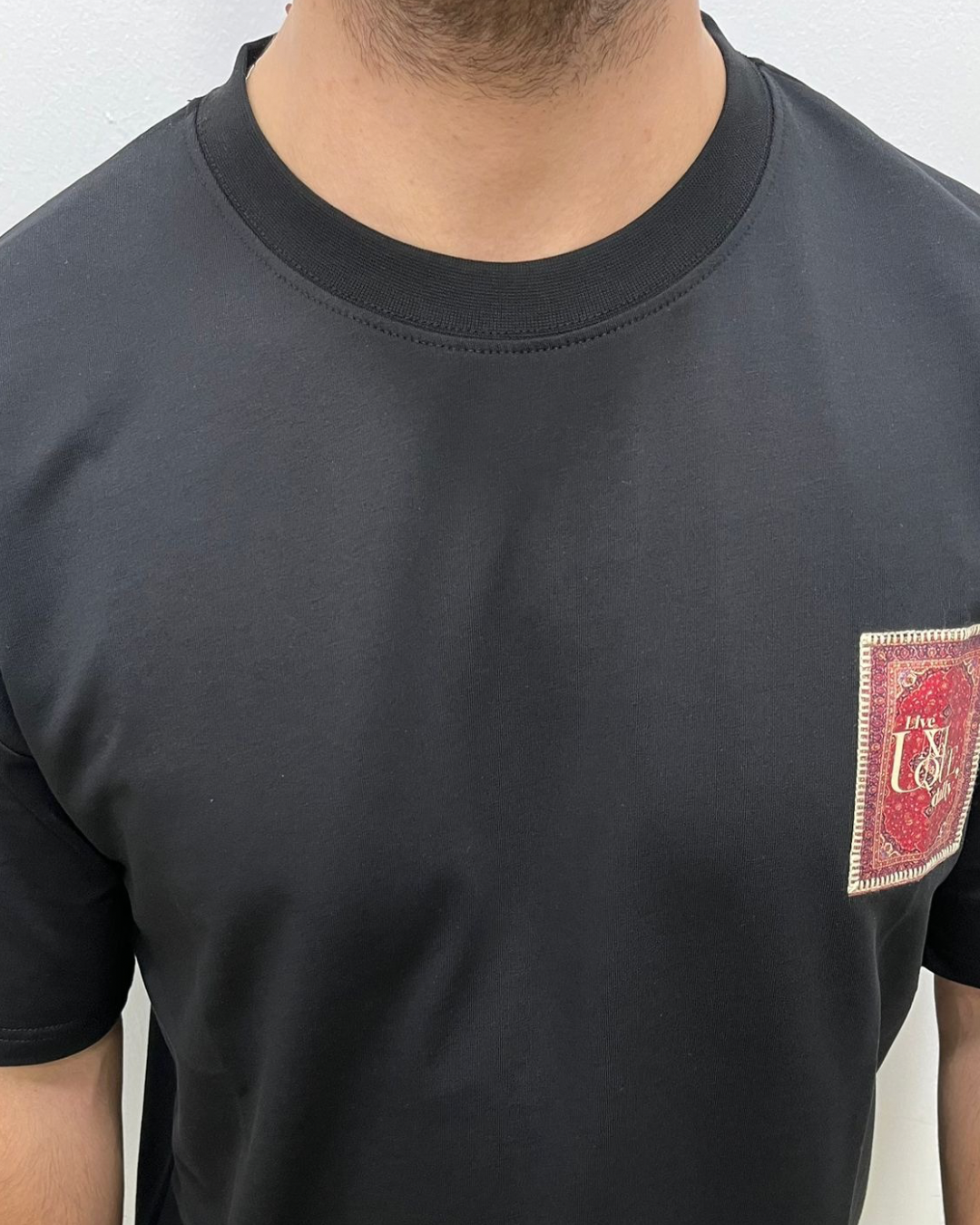 Halı Desen Patch Detaylı Siyah Oversize Tişört