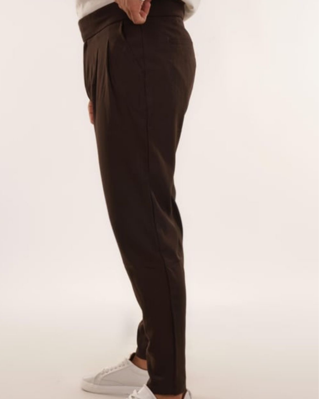 Beyaz Pileli Slim Fit Erkek Kumaş Pantolon