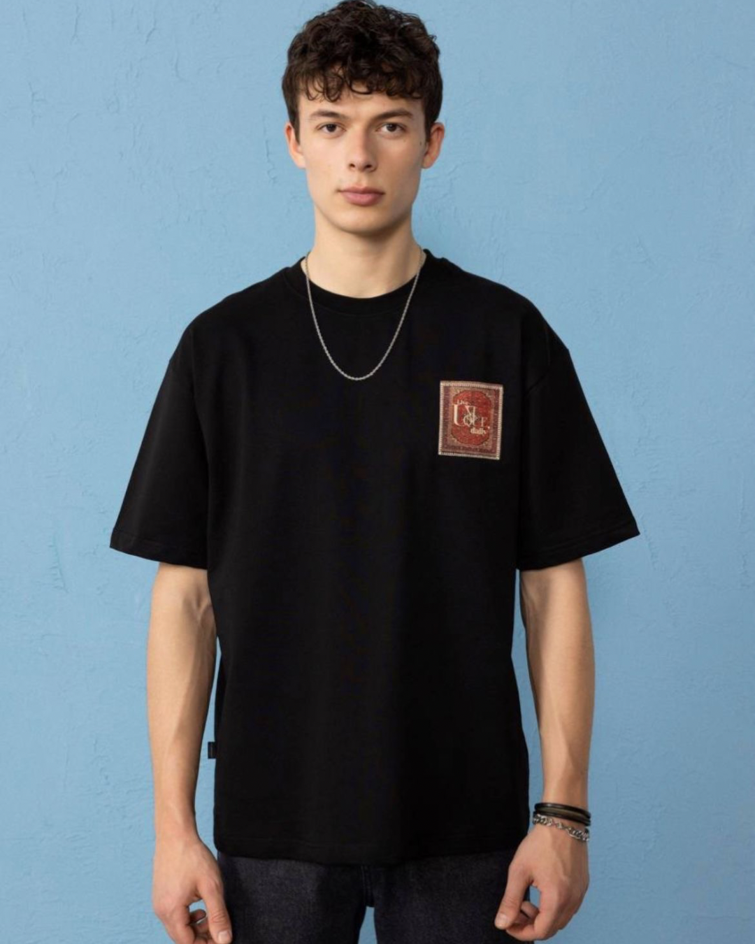 Halı Desen Patch Detaylı Siyah Oversize Tişört